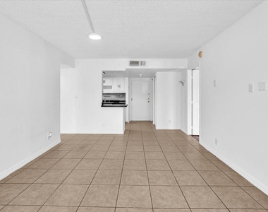 220 Lakeview Drive - Photo Thumbnail 14