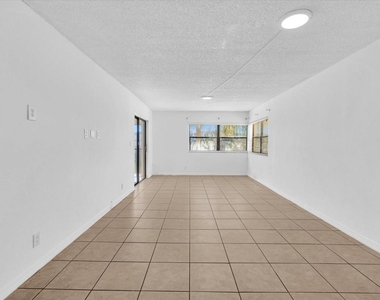 220 Lakeview Drive - Photo Thumbnail 11