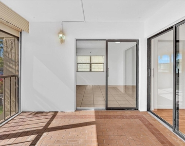 220 Lakeview Drive - Photo Thumbnail 20