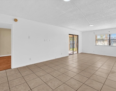 220 Lakeview Drive - Photo Thumbnail 13