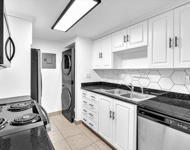220 Lakeview Drive - Photo Thumbnail 24