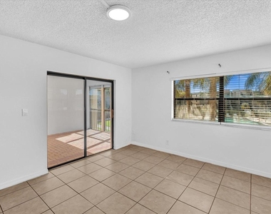 220 Lakeview Drive - Photo Thumbnail 17