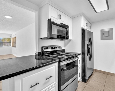 220 Lakeview Drive - Photo Thumbnail 6