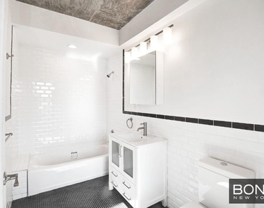 12-02 Astoria Boulevard - Photo Thumbnail 3