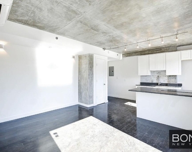 12-02 Astoria Boulevard - Photo Thumbnail 2