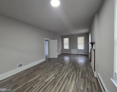 5526 N Mascher Street - Photo Thumbnail 3