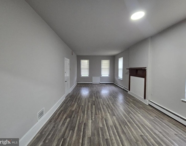 5526 N Mascher Street - Photo Thumbnail 1