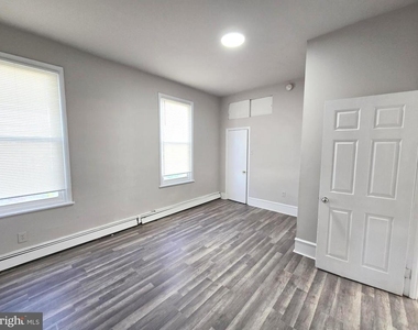5526 N Mascher Street - Photo Thumbnail 7