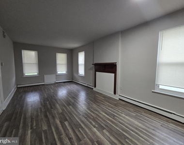 5526 N Mascher Street - Photo Thumbnail 2