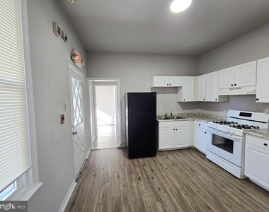 5526 N Mascher Street - Photo Thumbnail 12