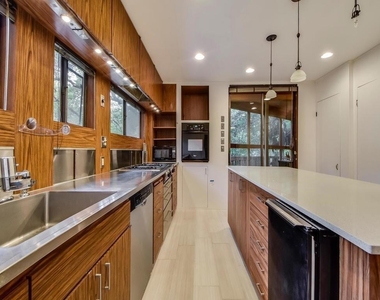 800 Leonard St - Photo Thumbnail 8