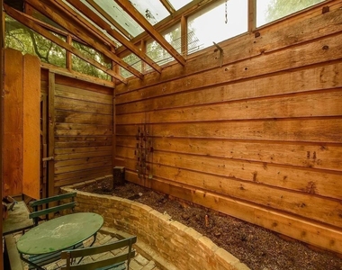 800 Leonard St - Photo Thumbnail 7