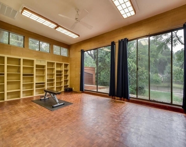 800 Leonard St - Photo Thumbnail 11