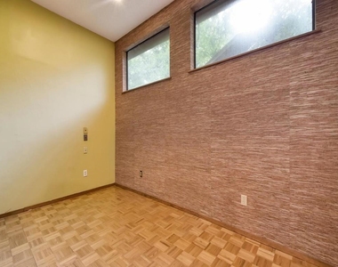 800 Leonard St - Photo Thumbnail 13