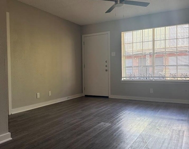311 E 31 St - Photo Thumbnail 3