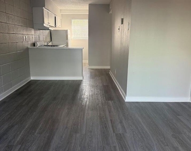 311 E 31 St - Photo Thumbnail 1
