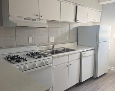 311 E 31 St - Photo Thumbnail 5
