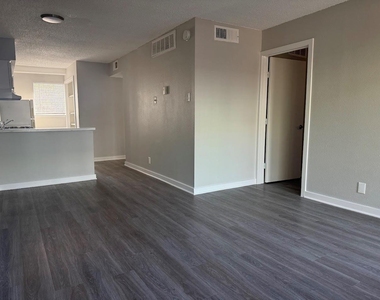 311 E 31 St - Photo Thumbnail 2