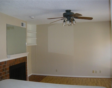 2110 Riogrande St - Photo Thumbnail 4