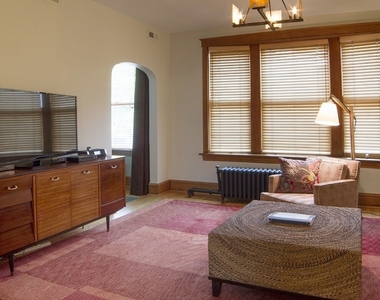 2134 N Damen Avenue - Photo Thumbnail 2
