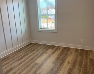 319 Orchid Street - Photo Thumbnail 11