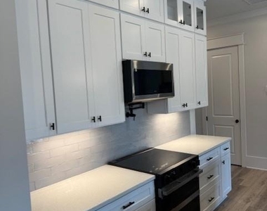319 Orchid Street - Photo Thumbnail 5
