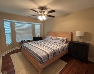 5420 Chiquita Boulevard S - Photo Thumbnail 9