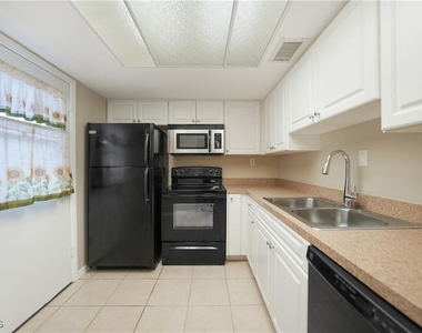 3100 Harbor Boulevard - Photo Thumbnail 10