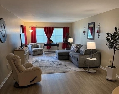 3100 Harbor Boulevard - Photo Thumbnail 8