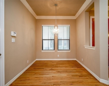 2906 Royal Oaks Crest - Photo Thumbnail 5
