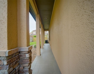 2906 Royal Oaks Crest - Photo Thumbnail 2