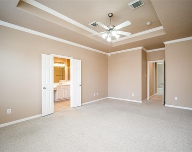 2906 Royal Oaks Crest - Photo Thumbnail 17