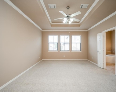 2906 Royal Oaks Crest - Photo Thumbnail 20