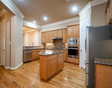 2906 Royal Oaks Crest - Photo Thumbnail 4