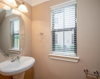 2906 Royal Oaks Crest - Photo Thumbnail 10