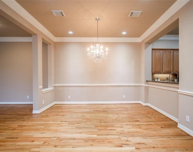 2906 Royal Oaks Crest - Photo Thumbnail 12
