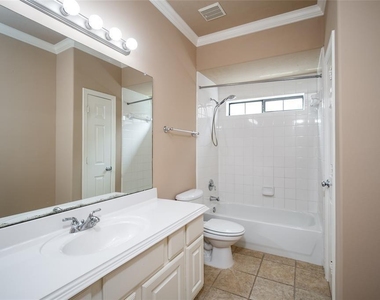2906 Royal Oaks Crest - Photo Thumbnail 23
