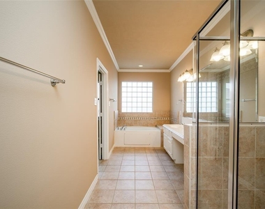 2906 Royal Oaks Crest - Photo Thumbnail 21