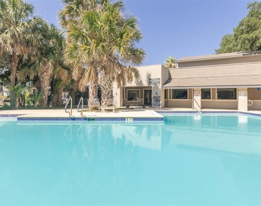 5470 W Military Drive - Photo Thumbnail 7