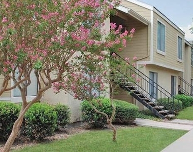 5470 W Military Drive - Photo Thumbnail 8
