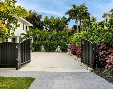 370 6th Avenue S - Photo Thumbnail 41