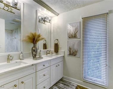 370 6th Avenue S - Photo Thumbnail 18