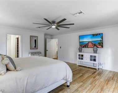 370 6th Avenue S - Photo Thumbnail 17