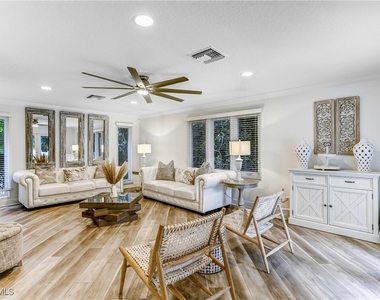370 6th Avenue S - Photo Thumbnail 5