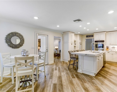 370 6th Avenue S - Photo Thumbnail 7