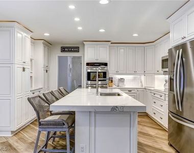 370 6th Avenue S - Photo Thumbnail 9