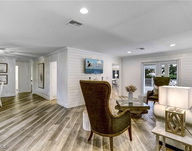 370 6th Avenue S - Photo Thumbnail 15