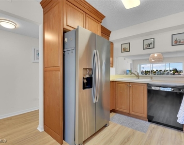 10682 Gulf Shore Drive - Photo Thumbnail 12