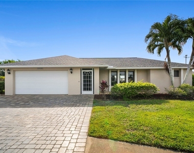 4530 W Coral Circle - Photo Thumbnail 31