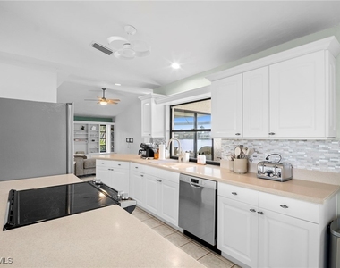 4530 W Coral Circle - Photo Thumbnail 15